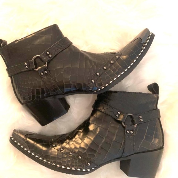 Men's Black Crocodile Pattern Boots - Picture 3 of 3